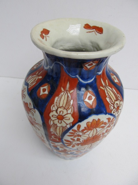 lot 252 image: Vintage Chinese and Painted Vase