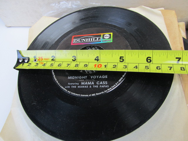lot 260 image: LARGE Estate Lot of Vintage Vinyl 45 Records wSleeves