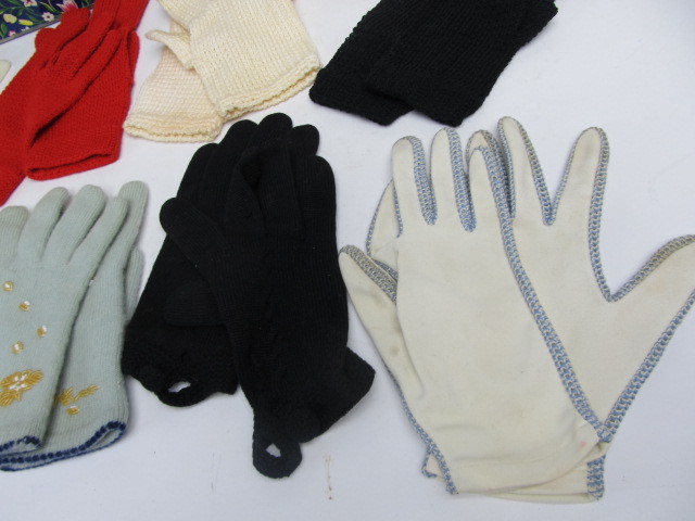 lot 263 image: Group of Vintage Ladies Fashion Gloves