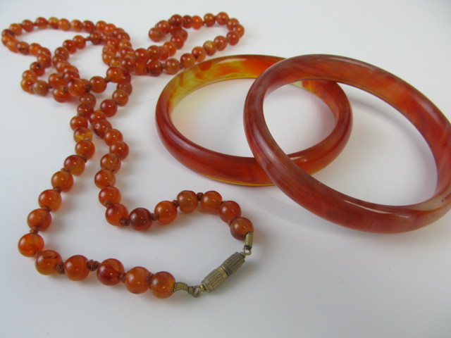 lot 281 image: Vintage Genuine Carnelian Bracelets & Necklace