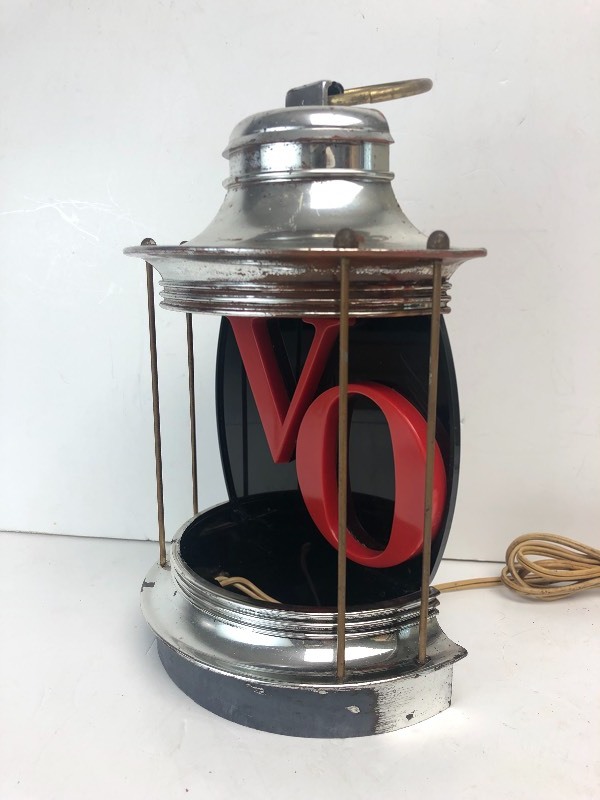 lot 291 image: Vintage Lighted Seagrams VO Whiskey Sign
