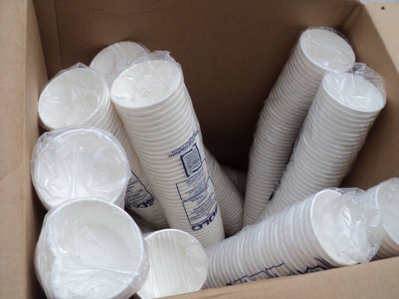 lot 19 image: 660 Solo Food 12 oz containers...