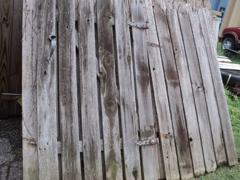 lot 36 image: 2 Fence Gates 38 x 70...