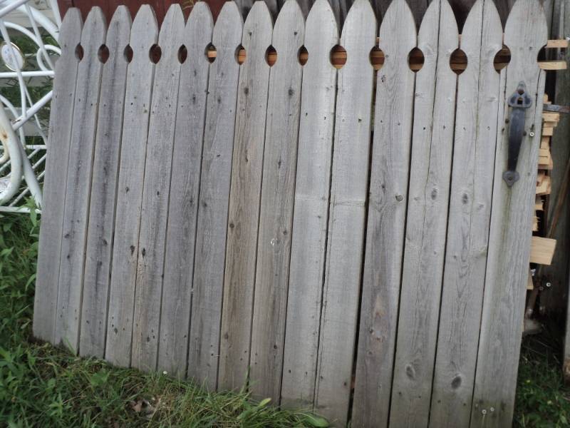 lot 38 image: 6 Gothic Fence Panels 55, 56, 47, 3...