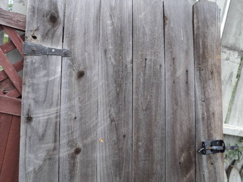 lot 39 image: 1 Gate 32 x 72...