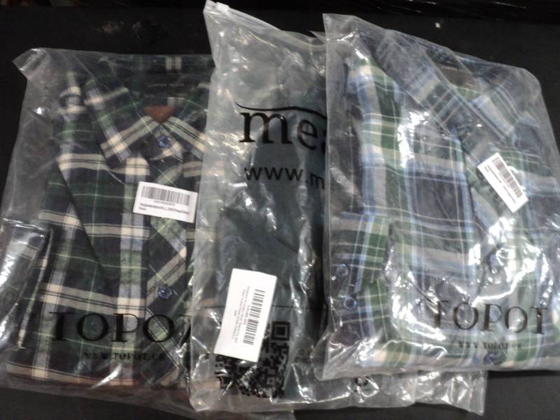 lot 51 image: Mens Size L Clothing...