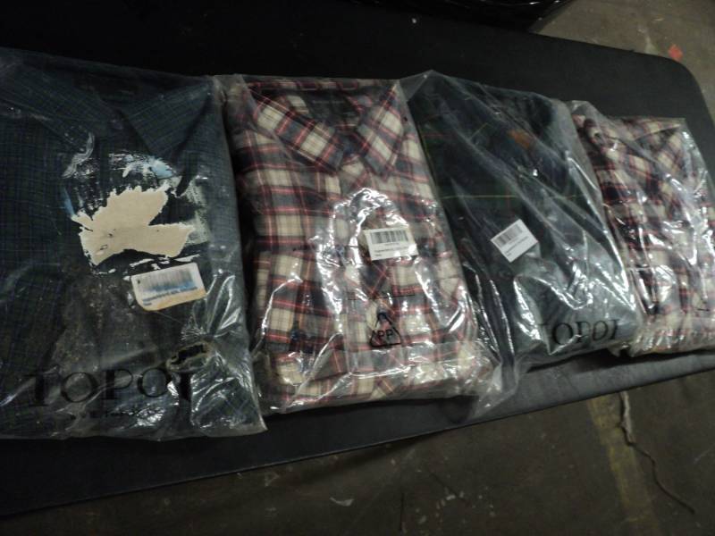 lot 52 image: Mens Size XL Clothing...