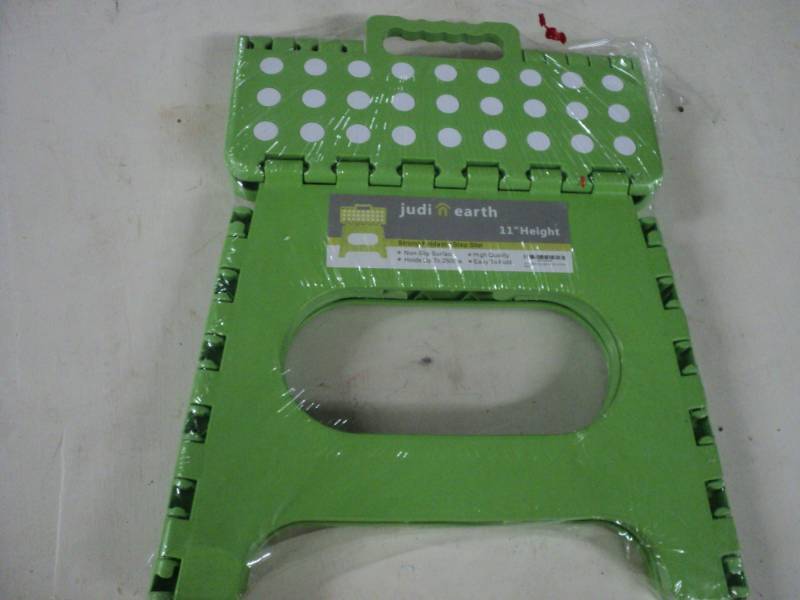lot 69 image: 1 - Judi Earth 11 Step Stool...