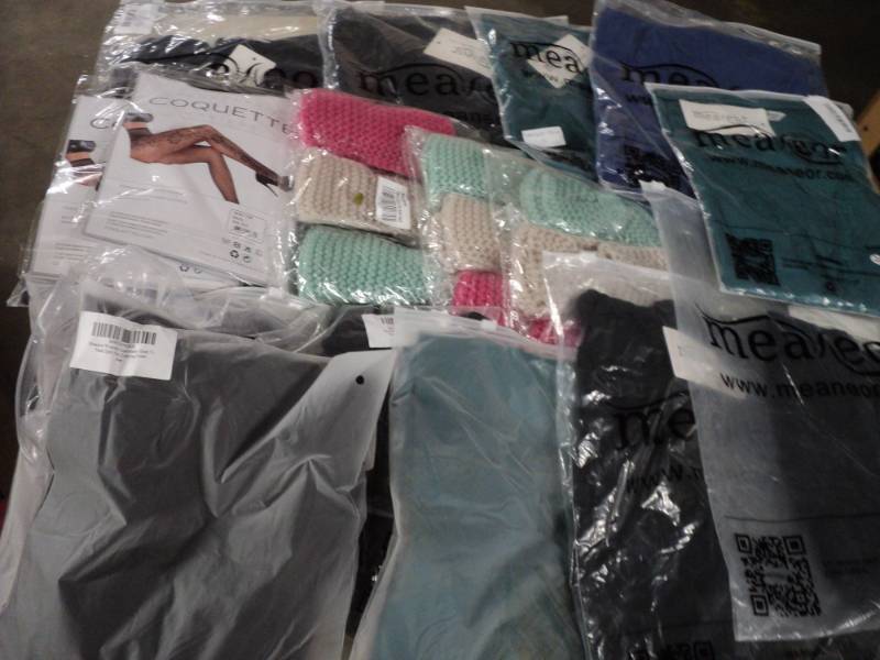 lot 76 image: Large Lot Womens Clothing...