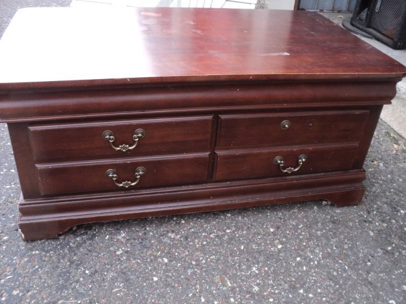 lot 83 image: 2 Drawer Coffee Table 42 x 19 x 24...