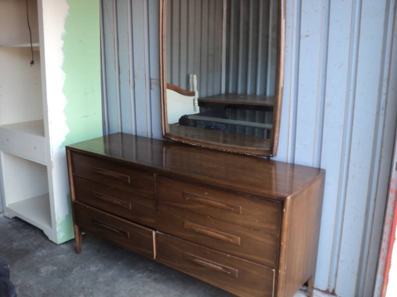 lot 85 image: 6 Drawer Dresser with Mirror 60 x 1...