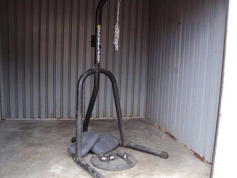 lot 94 image: Everlast Stand for Punching Bag So...