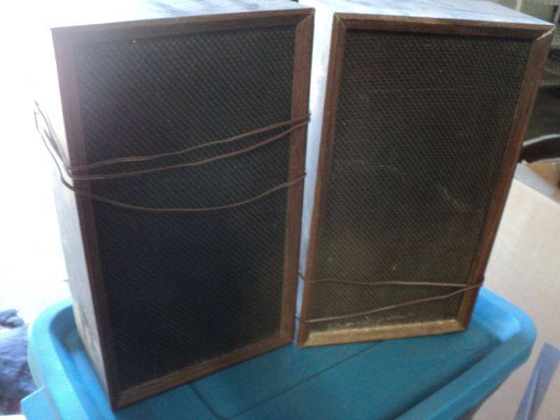 lot 99 image: Set of 2 Speakers...