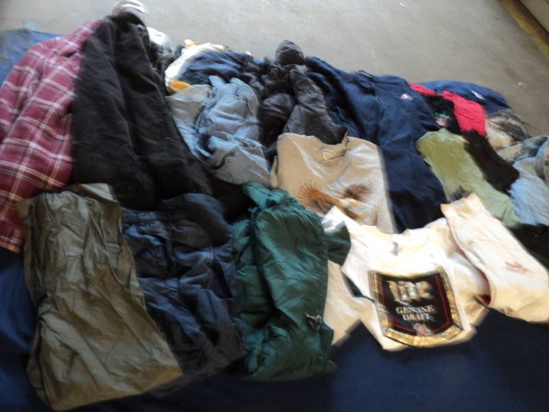lot 105 image: Lot of XL Mens Clothing...