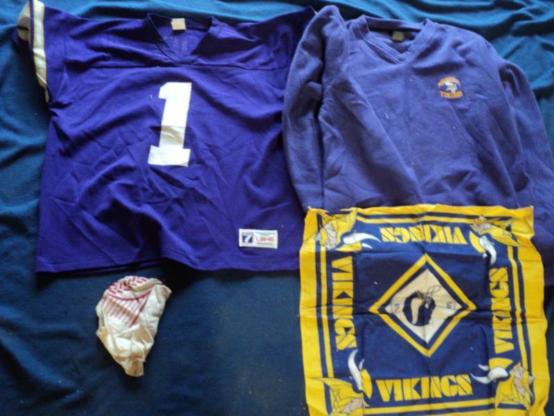 lot 107 image: Viking Jersey and Sweatshirt, size ...