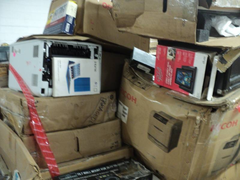 lot 113 image: Pallet of Electronics see all pict...