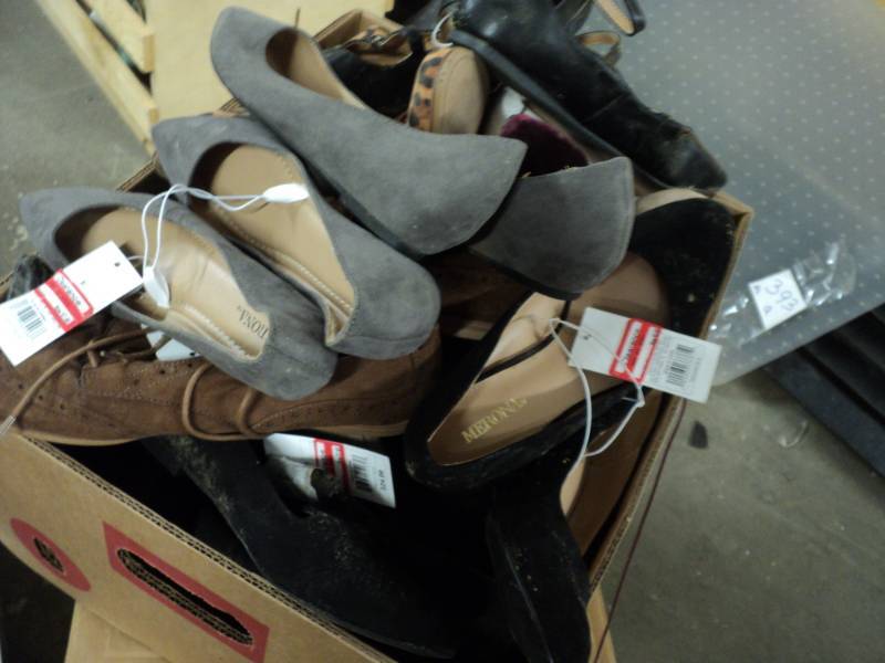 lot 120 image: Large lot of Womens New Shoes var...
