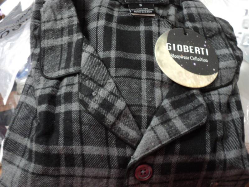 lot 122 image: New Gioberti size S Sleepwear...