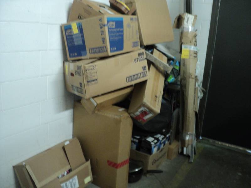 lot 131 image: Large Lot of Unclaimed items see a...