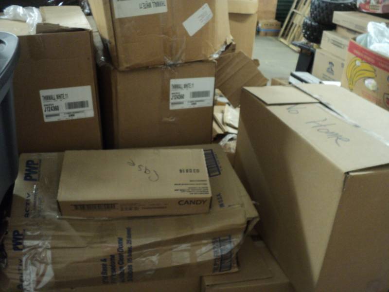 lot 132 image: Pallet of restaurant Containers...
