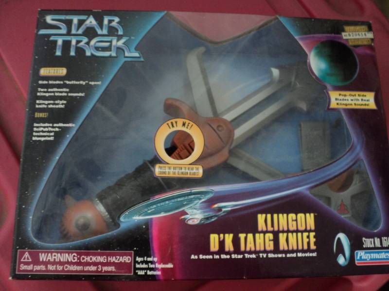 lot 160 image: Star Trek Klingon DKTahgKnife...