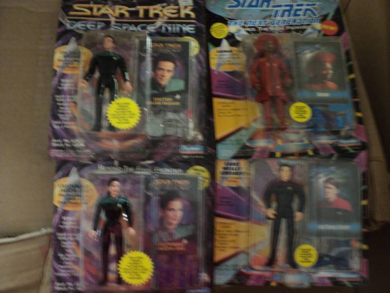lot 200 image: Star Trek Collectibles...