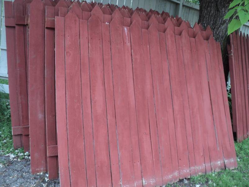 lot 203 image: 4 Fence Panels 7 12 ft x 72 stai...