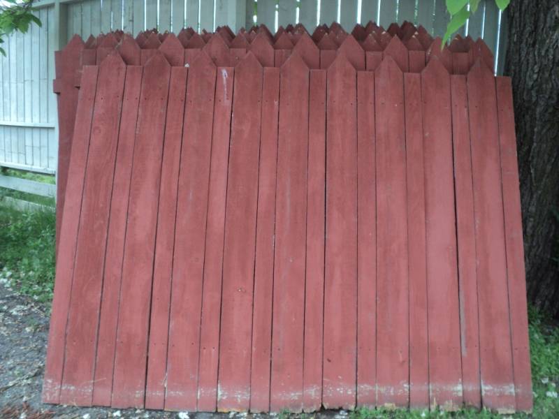 lot 204 image: 4 Fence Panels 7 12 ft x 72 stai...