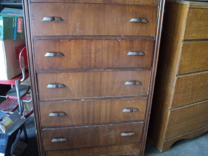 lot 213 image: 5 Drawer Wood Chest of Drawers 32 x...