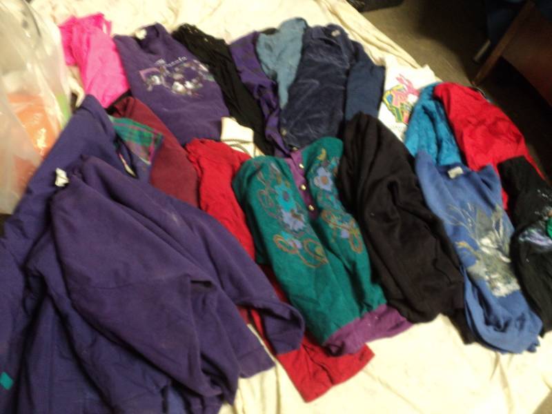 lot 240 image: 21 - XL Womens Sweatshirts, Jacket...