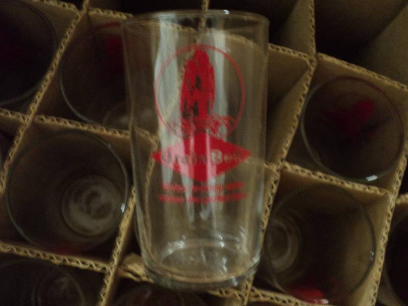 lot 259 image: Set of 24 Grain Belt Glasses...