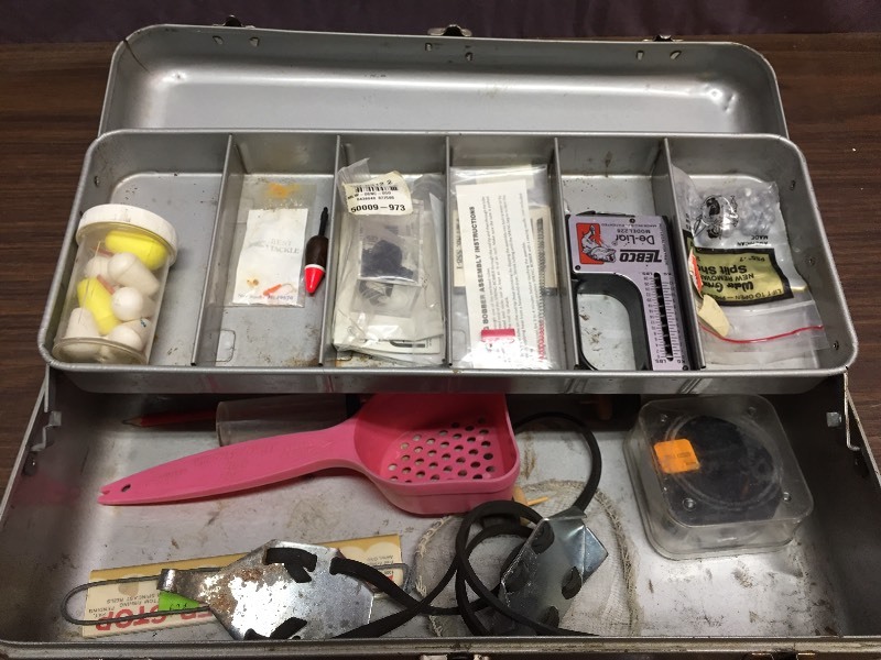 lot 6 image: Tackle Box & Contents - Marttiini Knife