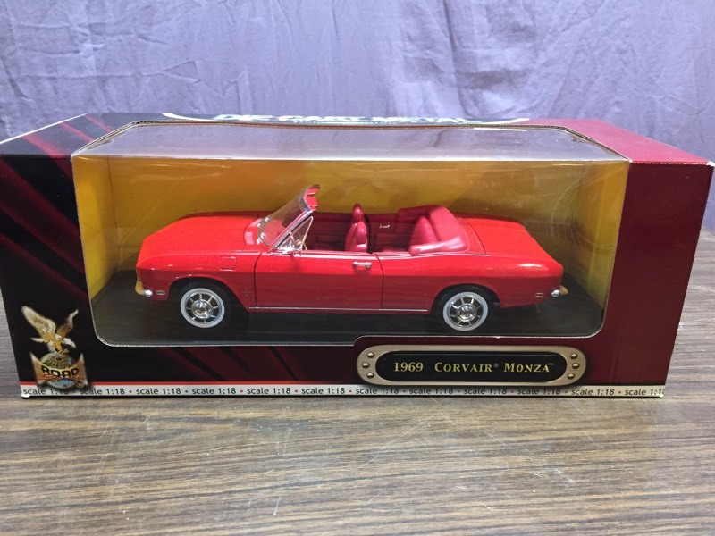 lot 18 image: 1969 Corvair Monza Die-Cast Metal Car