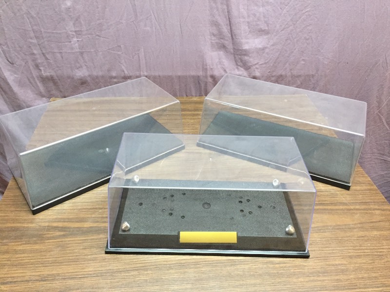 lot 19 image: 3 Die-Cast Car Display Cases