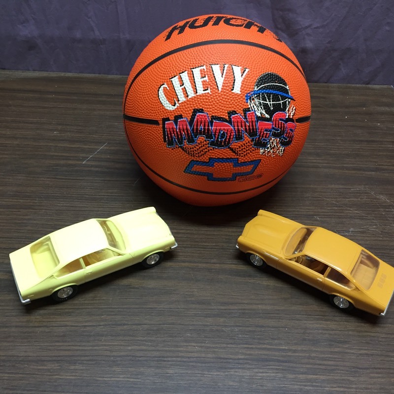 lot 30 image: 2 Model Cars & Chevy Basketball