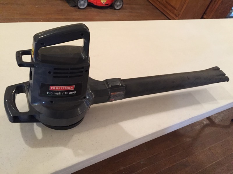 lot 45 image: Craftsman 12 Amp Electric Blower