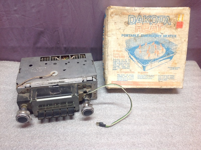 lot 95 image: Portable Emergency Heater & 1960 Car Radio