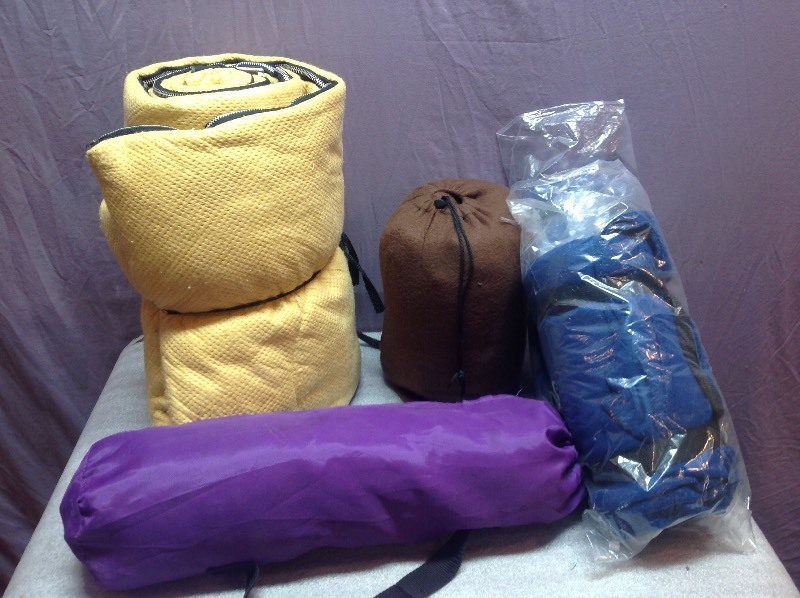 lot 108 image: Sleeping Bag, Blankets & Table Cover