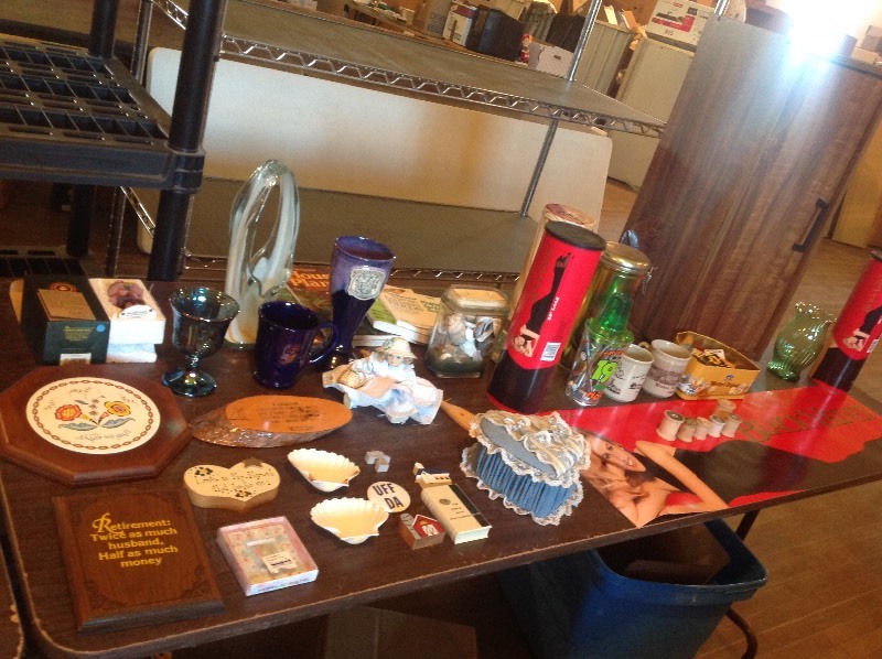 lot 115 image: Everything on Table