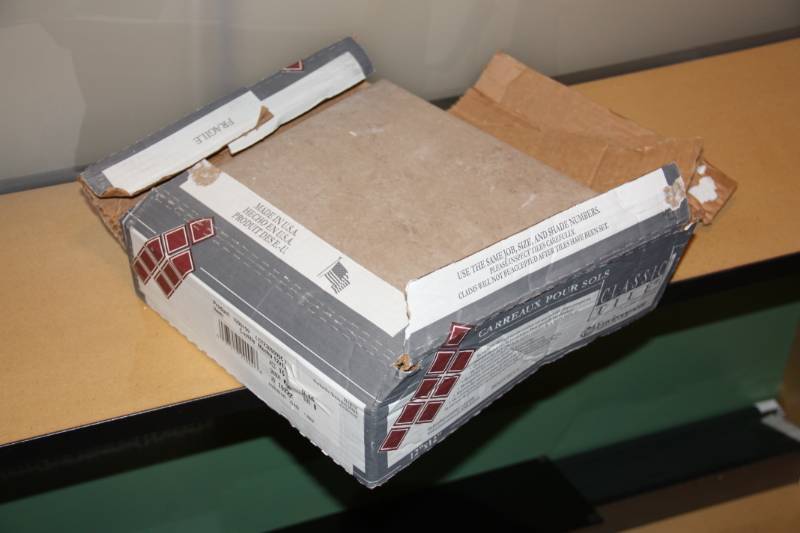 lot 27 image: Partial Box of Tile