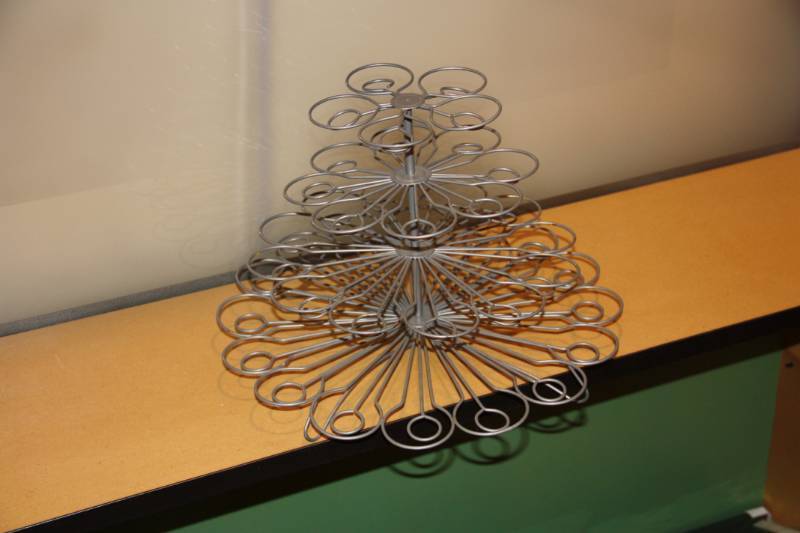 lot 28 image: Metal Serving Tree