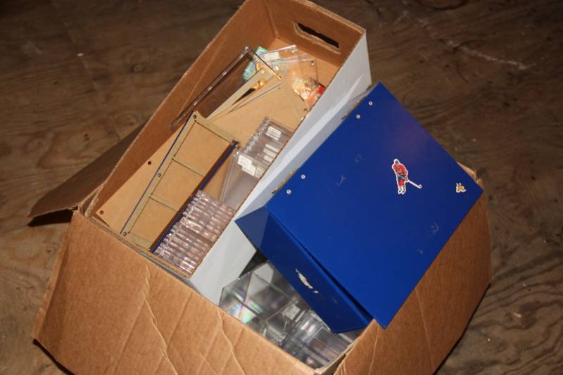 lot 31 image: Sports Cards Supplies Lot