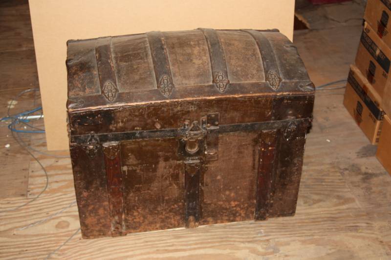 lot 36 image: Vintage Chest