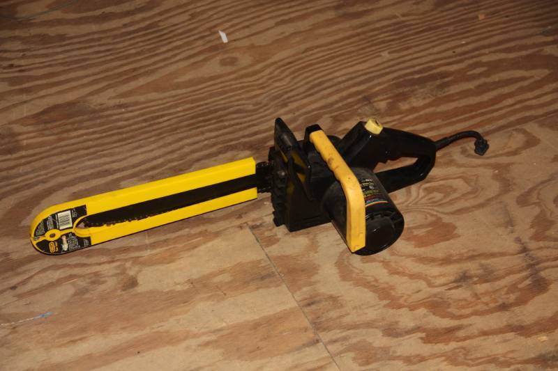 lot 38 image: WEN 6040 Electric Chain Saw
