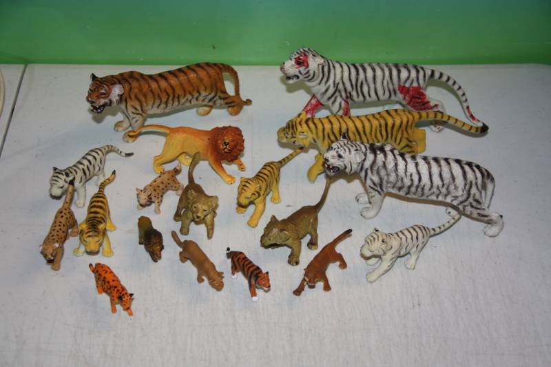 lot 49 image: Lot of Animal Toys All Cats Lions Tigers