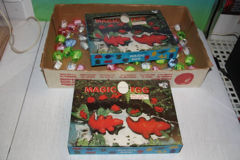 lot 52 image: Large Lot Magic Eggs Circa Late 1970s to Early 1980s