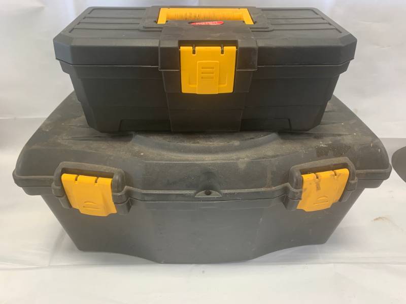 lot 8 image: Set of 2 Toolboxes