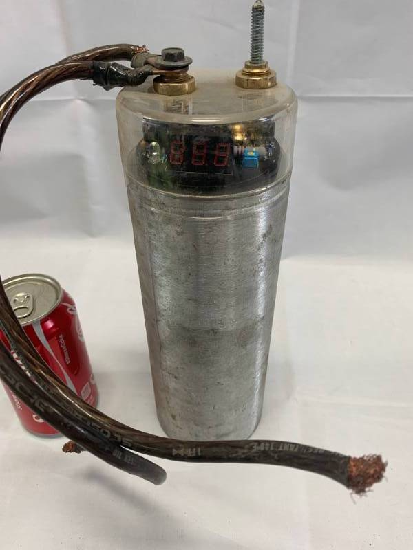 lot 25 image: Old School Capacitor
