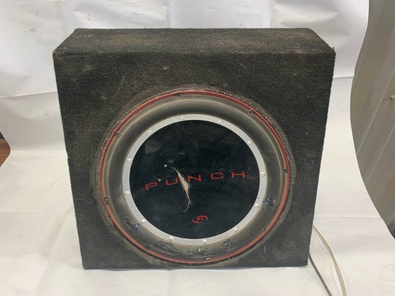 lot 26 image: Rockford Fosgate Punch 12 Sub Woofer