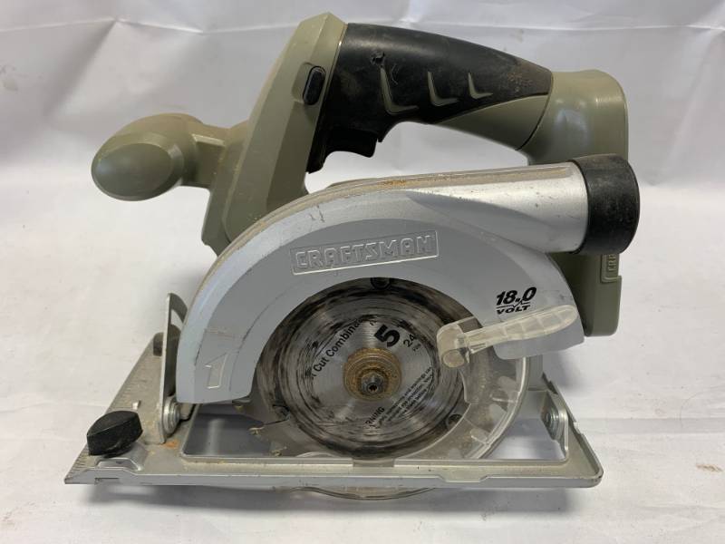 lot 38 image: Craftsman 18 Volt Cordless Circular Saw